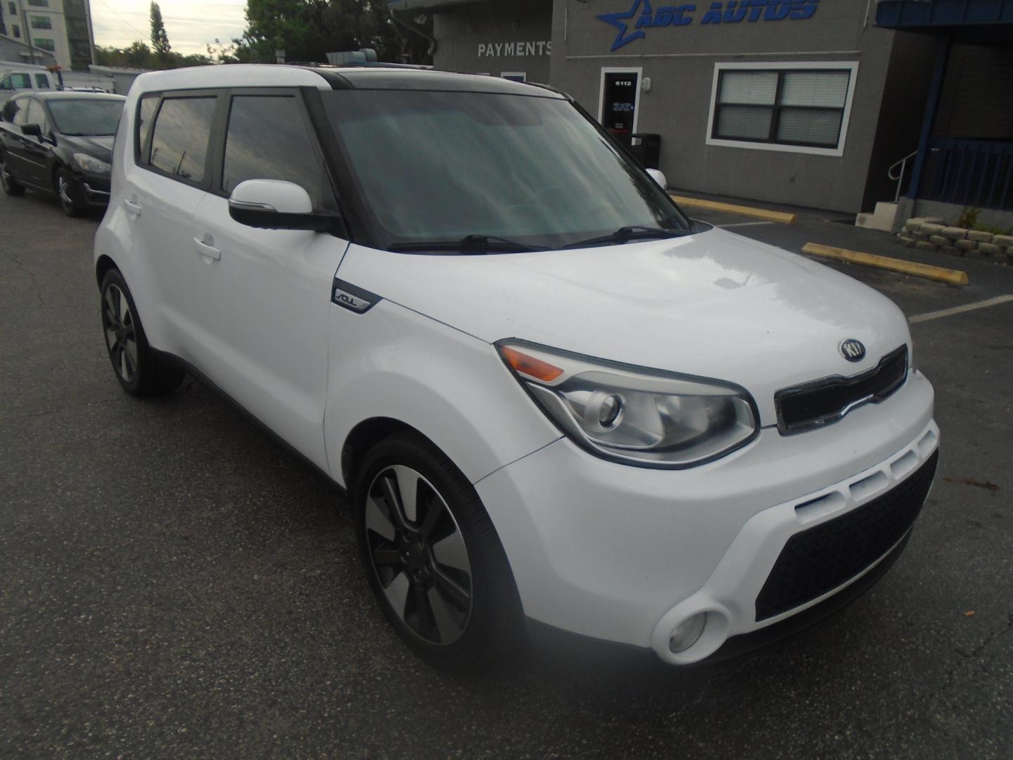 2015 Kia Soul ! (KNDJX3A57F7) with an 2.0L L4 DOHC 16V engine, 6-Speed Automatic transmission, located at 6112 N Florida Avenue, Tampa, FL, 33604, (888) 521-5131, 27.954929, -82.459534 - Photo#2